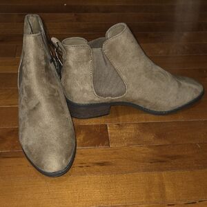Express Women's Taupe Ankle Booties